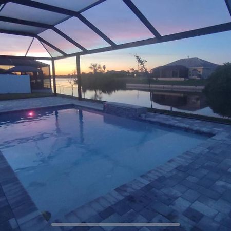 Newly Built Villa Ballerina With Heated Pool And Incredible View Into Beautiful Arrowheadcanal 珊瑚角 外观 照片