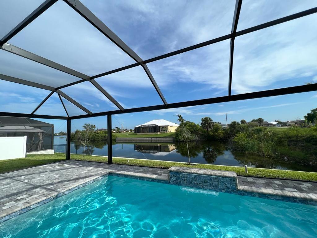 Newly Built Villa Ballerina With Heated Pool And Incredible View Into Beautiful Arrowheadcanal 珊瑚角 外观 照片
