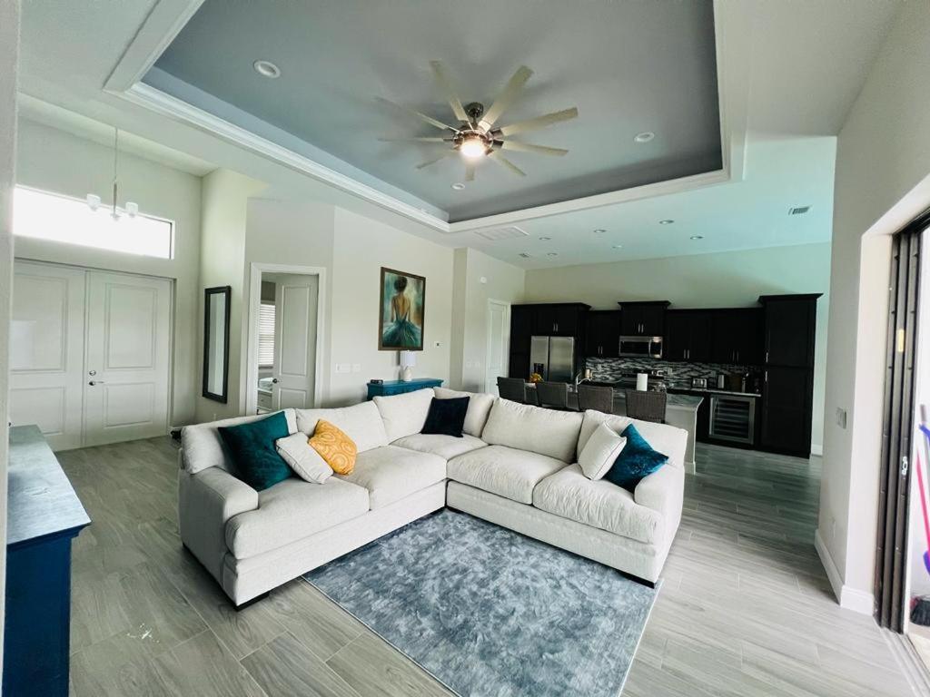 Newly Built Villa Ballerina With Heated Pool And Incredible View Into Beautiful Arrowheadcanal 珊瑚角 外观 照片