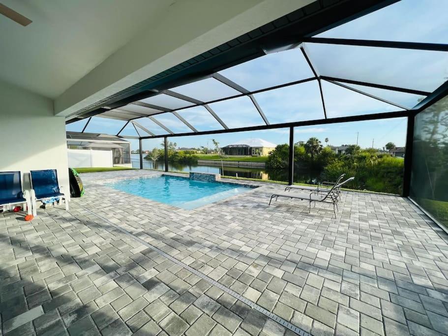Newly Built Villa Ballerina With Heated Pool And Incredible View Into Beautiful Arrowheadcanal 珊瑚角 外观 照片
