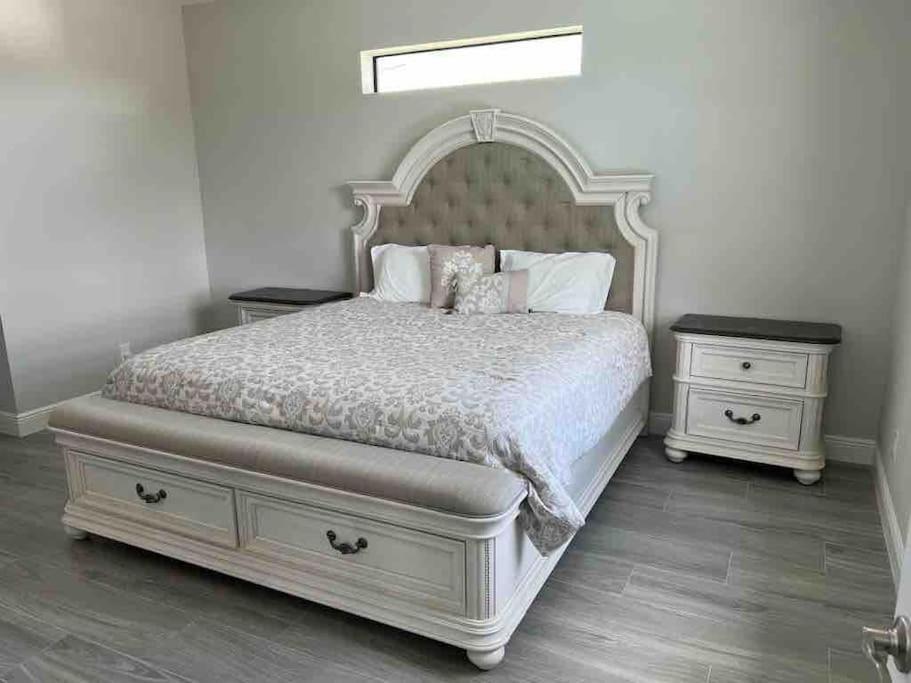 Newly Built Villa Ballerina With Heated Pool And Incredible View Into Beautiful Arrowheadcanal 珊瑚角 外观 照片