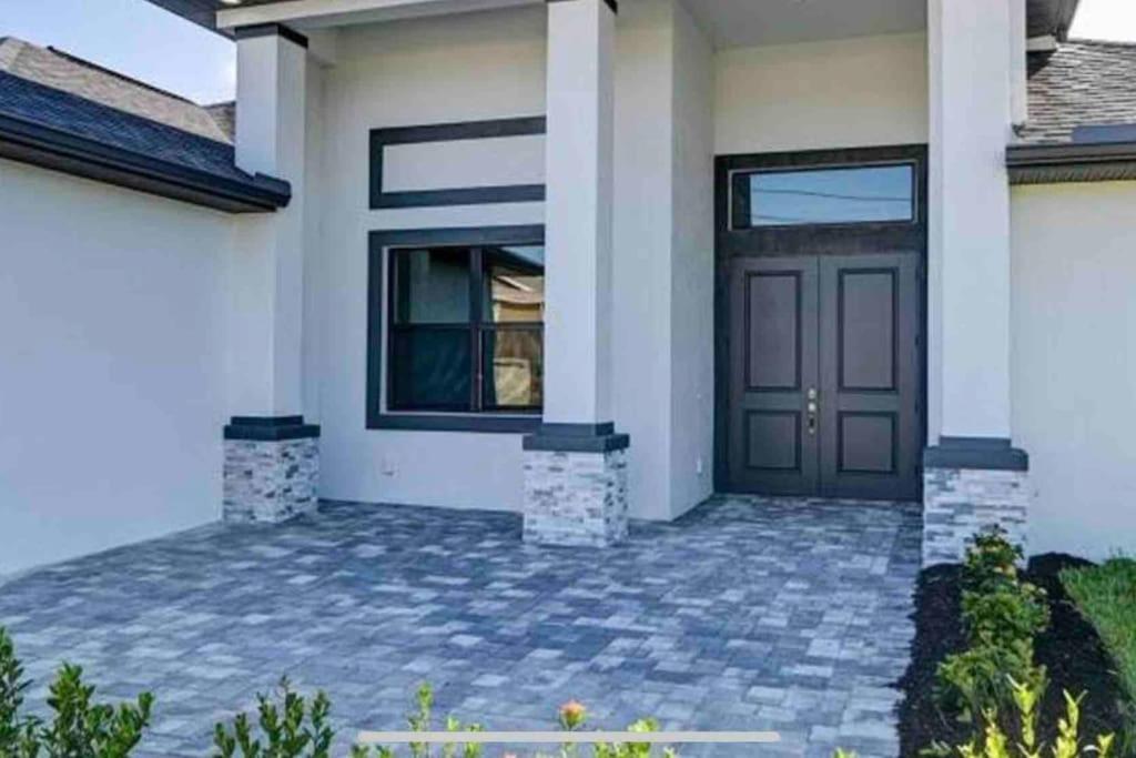 Newly Built Villa Ballerina With Heated Pool And Incredible View Into Beautiful Arrowheadcanal 珊瑚角 外观 照片